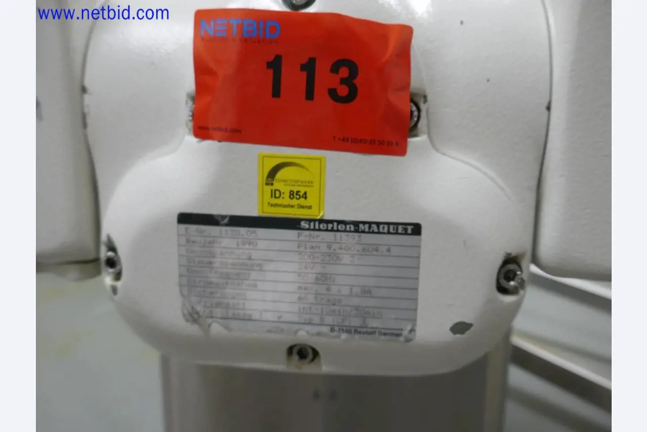 Medizinisch technische Geräte, Einrichtung und Mobiliar eines Krankenhauses-2