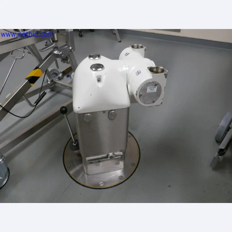 Medizinisch technische Geräte, Einrichtung und Mobiliar eines Krankenhauses-4