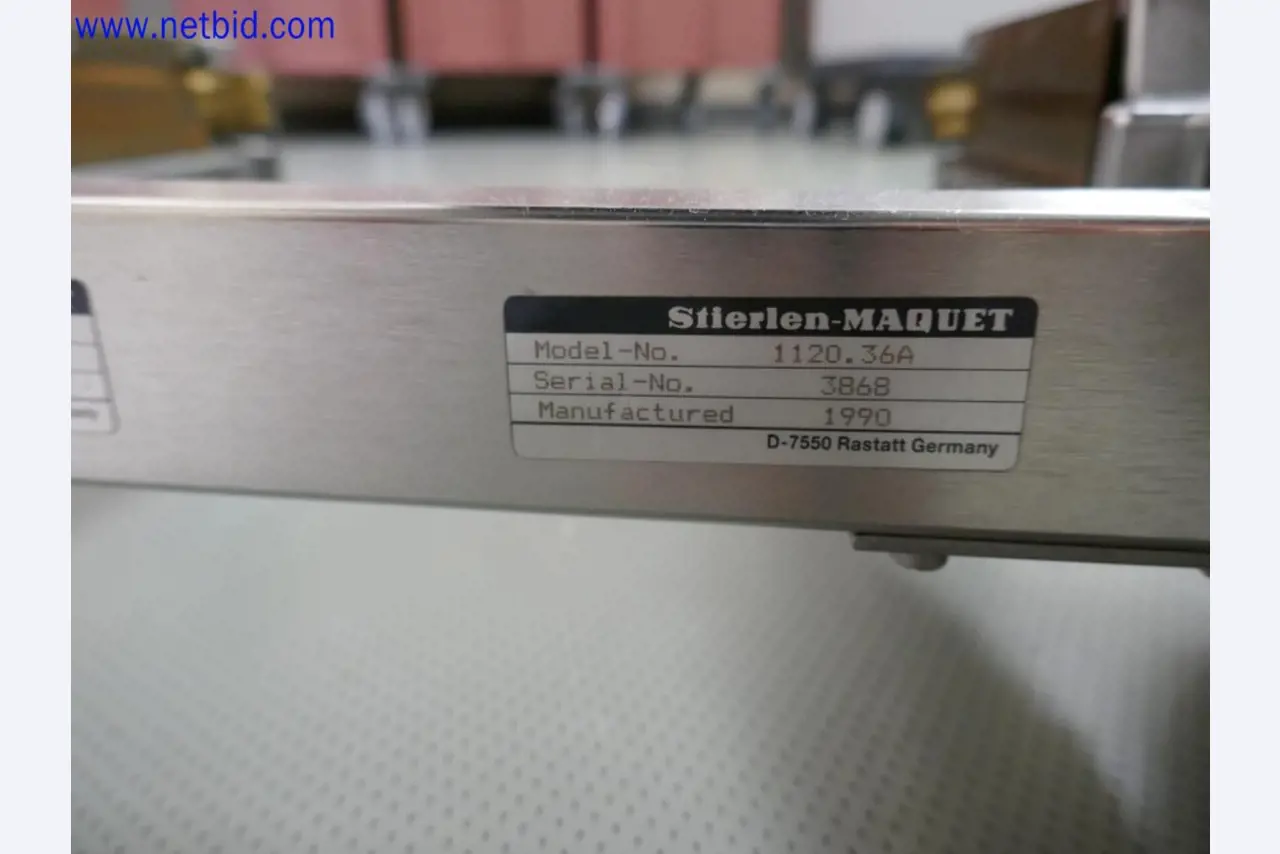 Medizinisch technische Geräte, Einrichtung und Mobiliar eines Krankenhauses-7