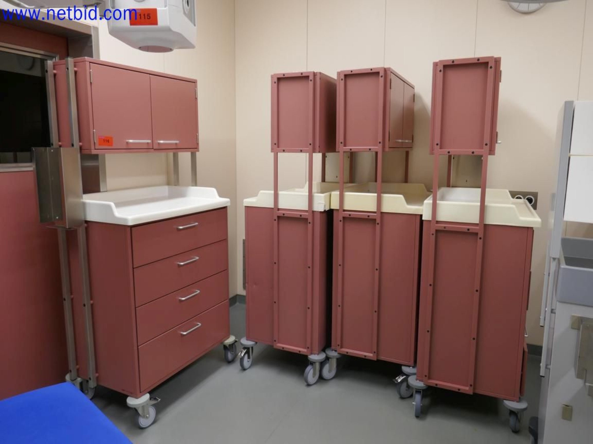 Medyczne urządzenia techniczne, wyposażenie i meble szpitalne-1