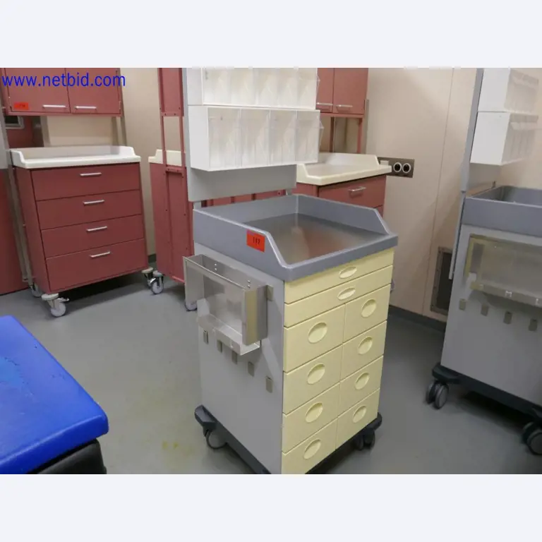 Medyczne urządzenia techniczne, wyposażenie i meble szpitalne-2