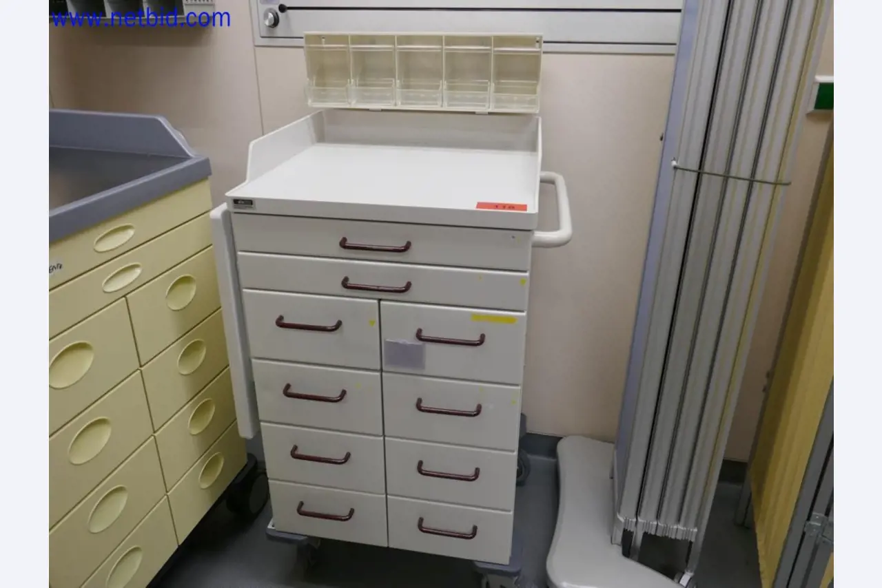 Medyczne urządzenia techniczne, wyposażenie i meble szpitalne-1