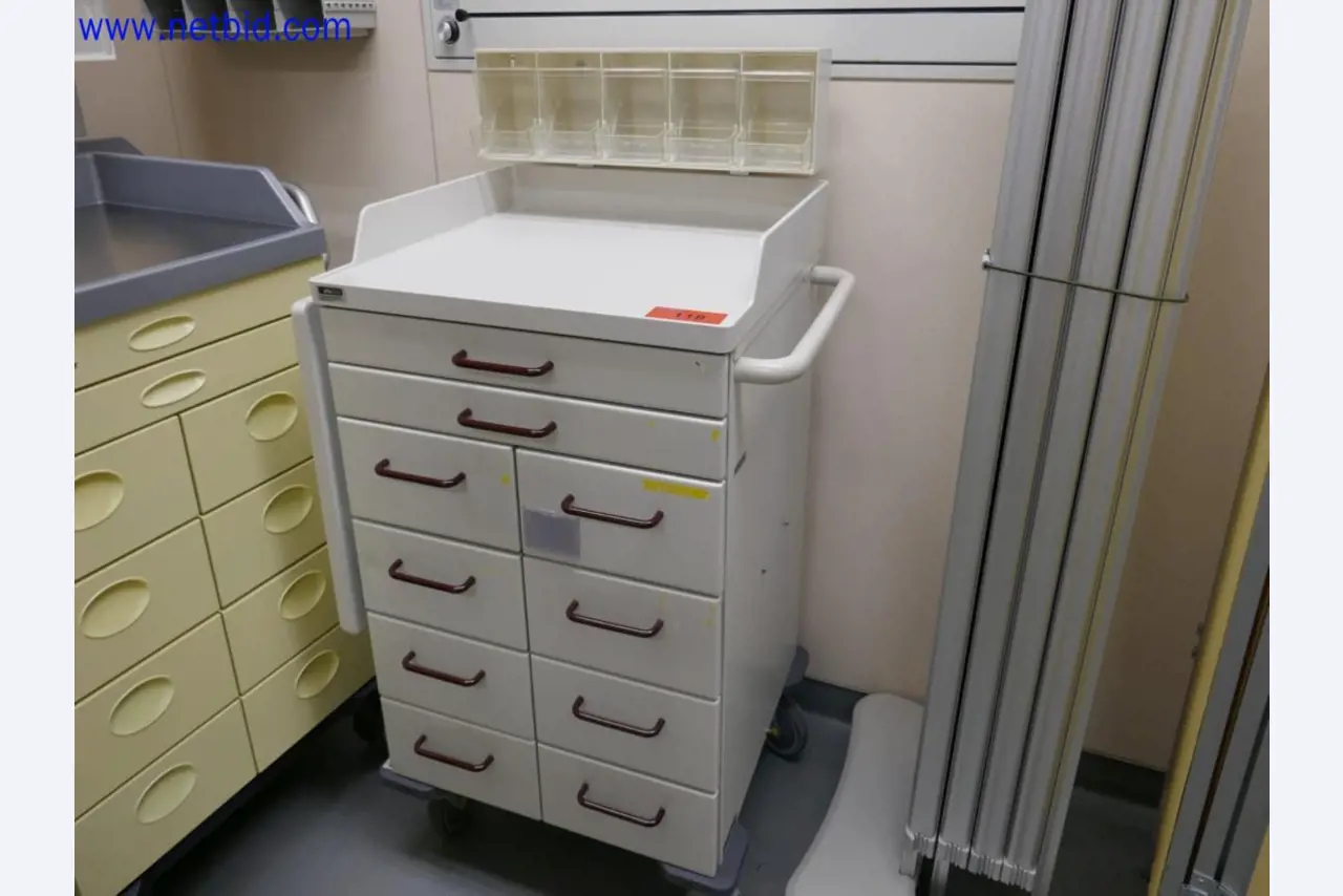 Medyczne urządzenia techniczne, wyposażenie i meble szpitalne-2