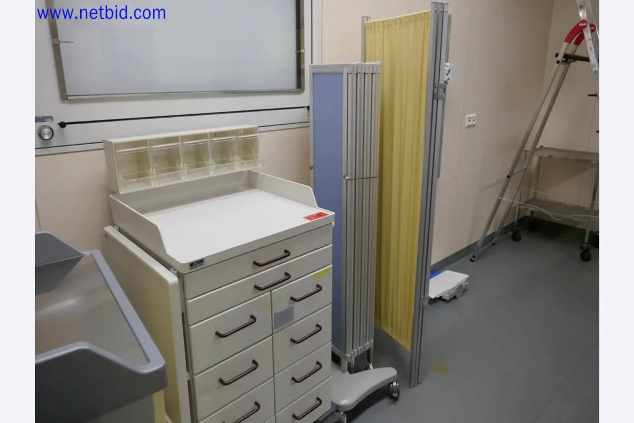 Medyczne urządzenia techniczne, wyposażenie i meble szpitalne-4