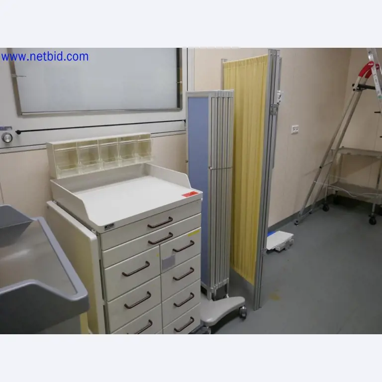 Medyczne urządzenia techniczne, wyposażenie i meble szpitalne-4