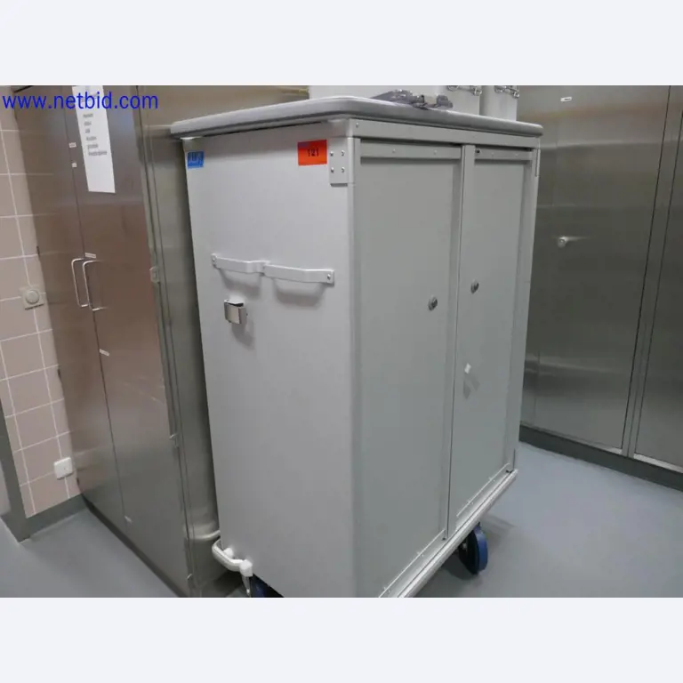 Medizinisch technische Geräte, Einrichtung und Mobiliar eines Krankenhauses-1