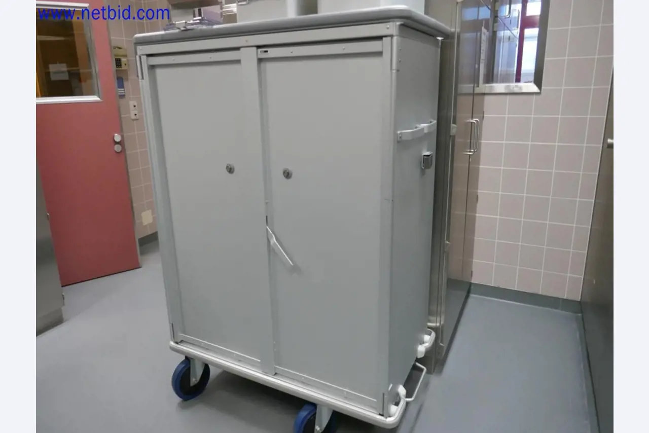 Medizinisch technische Geräte, Einrichtung und Mobiliar eines Krankenhauses-2