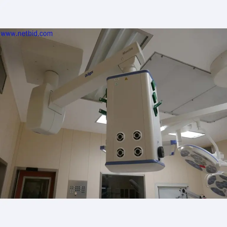 Medizinisch technische Geräte, Einrichtung und Mobiliar eines Krankenhauses-2