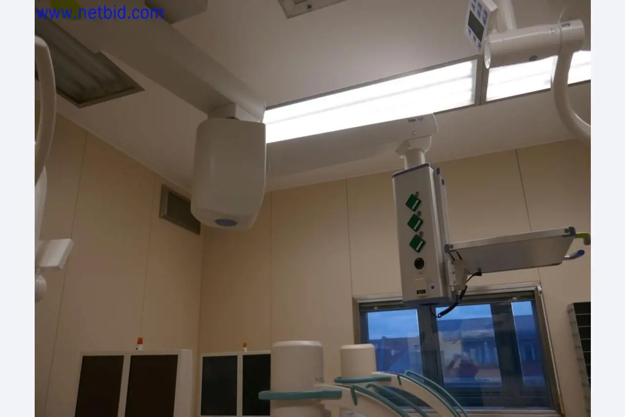 Medizinisch technische Geräte, Einrichtung und Mobiliar eines Krankenhauses-3