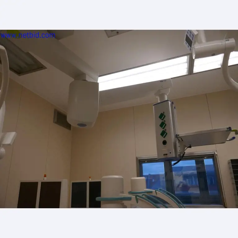 Medizinisch technische Geräte, Einrichtung und Mobiliar eines Krankenhauses-3