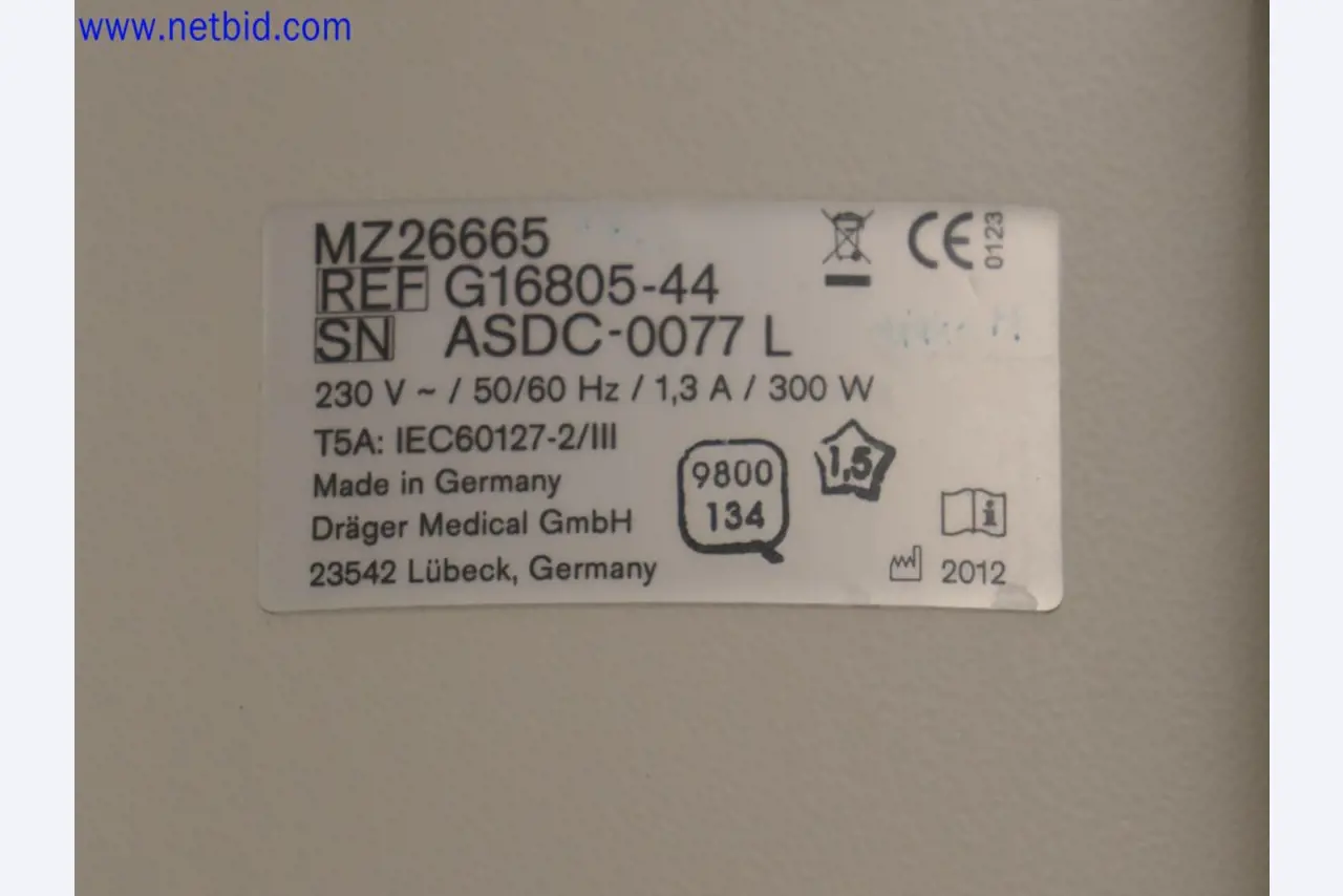 Medizinisch technische Geräte, Einrichtung und Mobiliar eines Krankenhauses-5