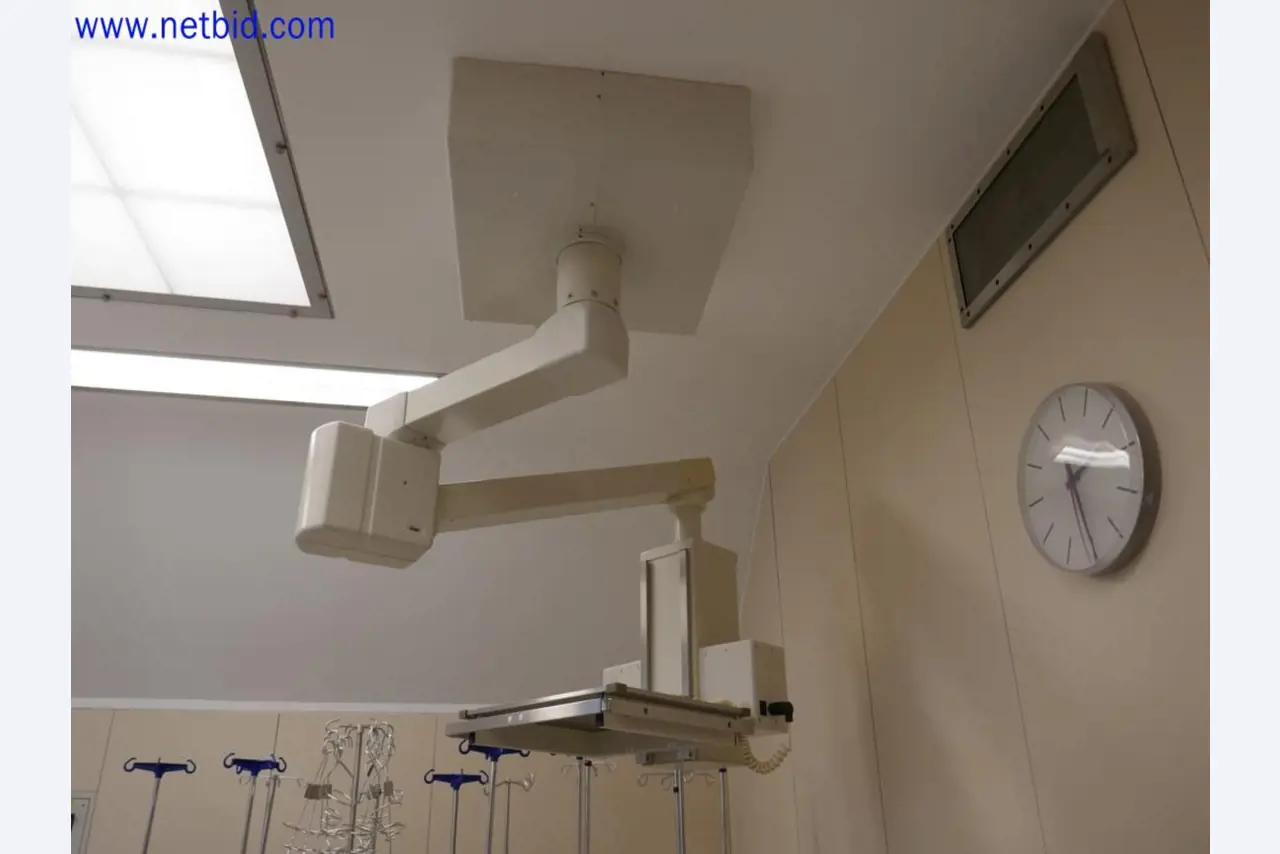 Medizinisch technische Geräte, Einrichtung und Mobiliar eines Krankenhauses-2