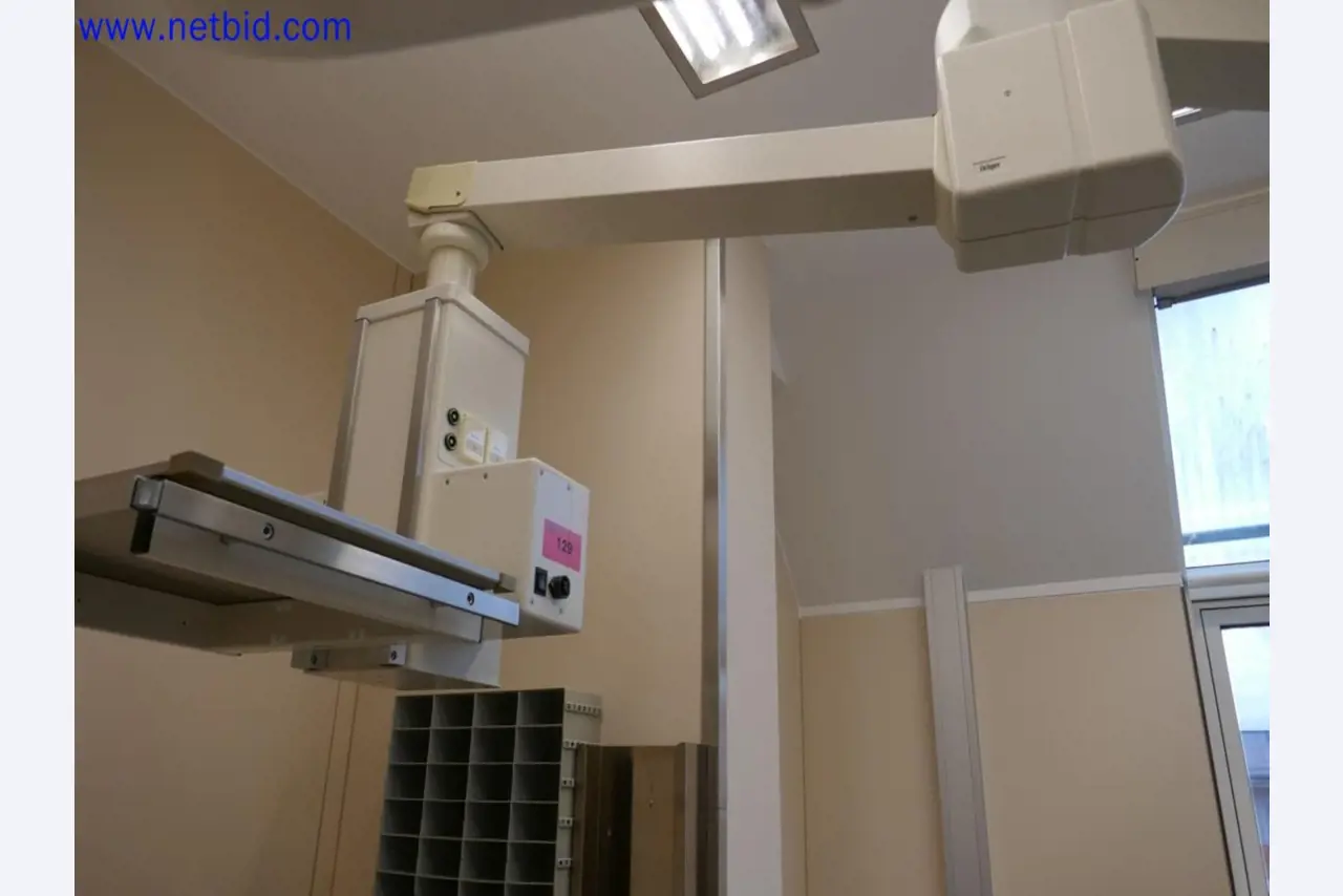 Medizinisch technische Geräte, Einrichtung und Mobiliar eines Krankenhauses-3