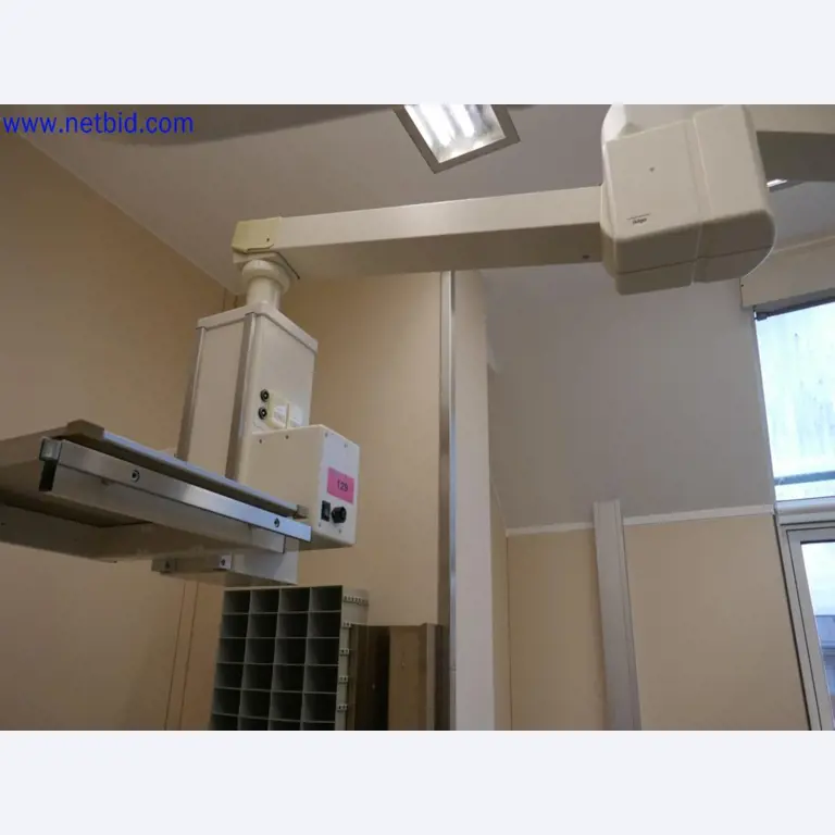 Medizinisch technische Geräte, Einrichtung und Mobiliar eines Krankenhauses-3