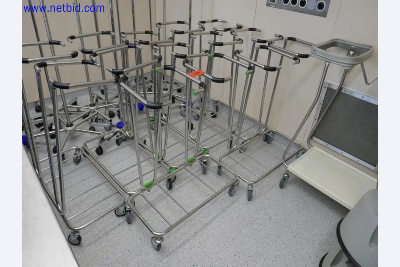 Medizinisch technische Geräte, Einrichtung und Mobiliar eines Krankenhauses-1
