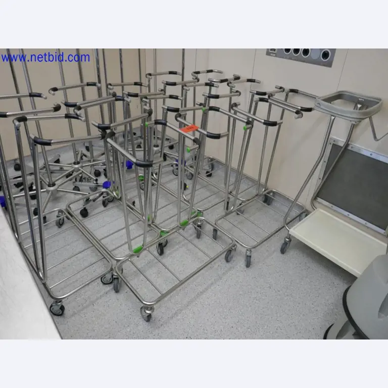 Medizinisch technische Geräte, Einrichtung und Mobiliar eines Krankenhauses-1
