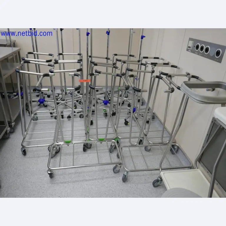 Medizinisch technische Geräte, Einrichtung und Mobiliar eines Krankenhauses-2