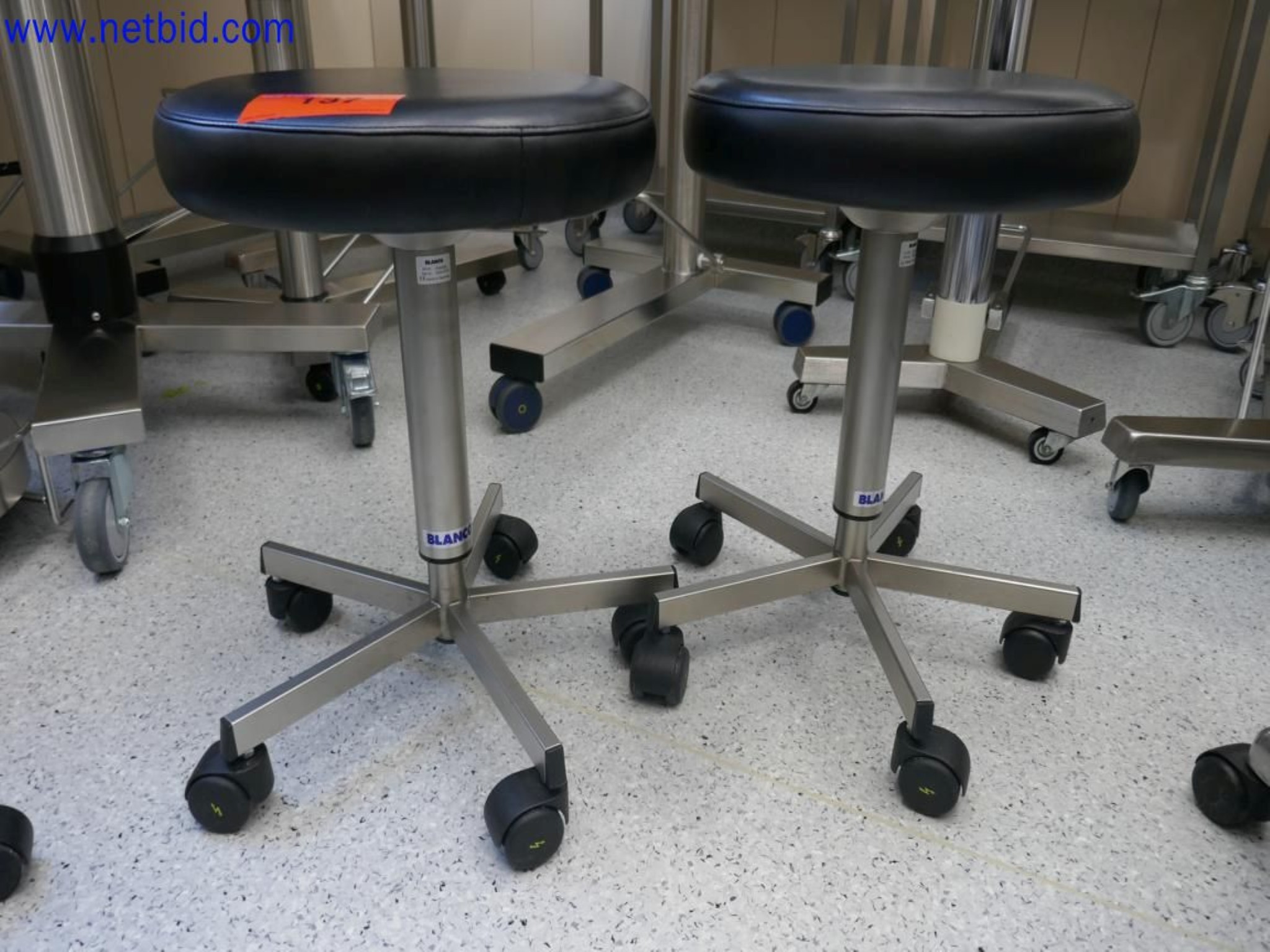 Medyczne urządzenia techniczne, wyposażenie i meble szpitalne-2