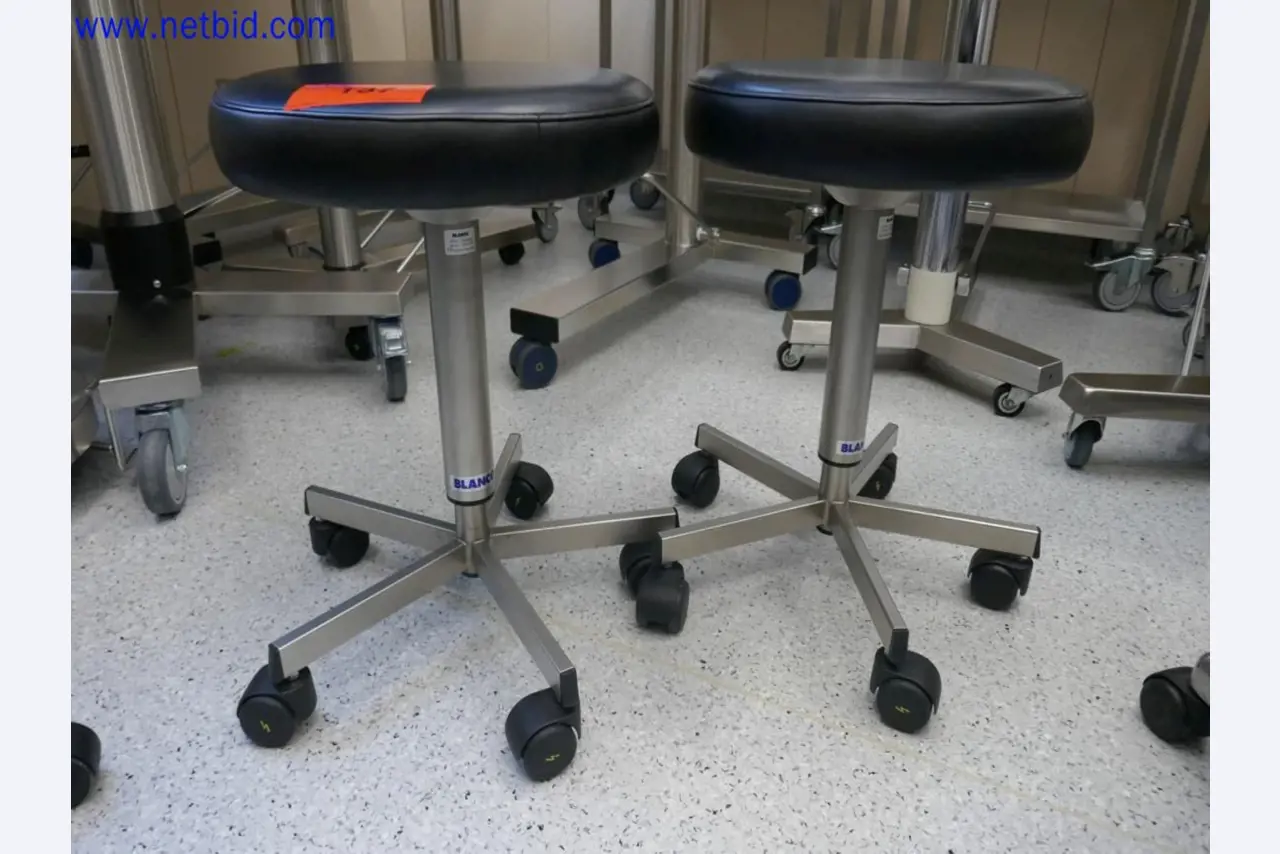 Medizinisch technische Geräte, Einrichtung und Mobiliar eines Krankenhauses-2