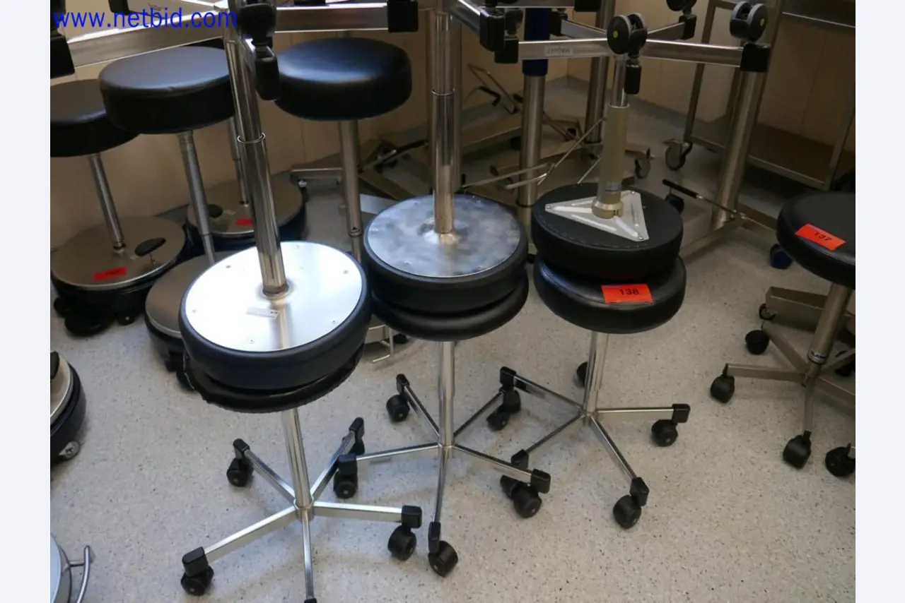 Medizinisch technische Geräte, Einrichtung und Mobiliar eines Krankenhauses-2