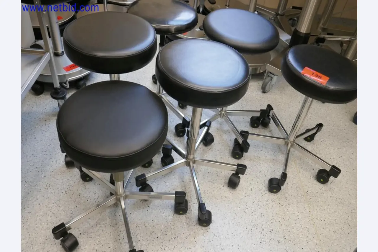 Medizinisch technische Geräte, Einrichtung und Mobiliar eines Krankenhauses-3