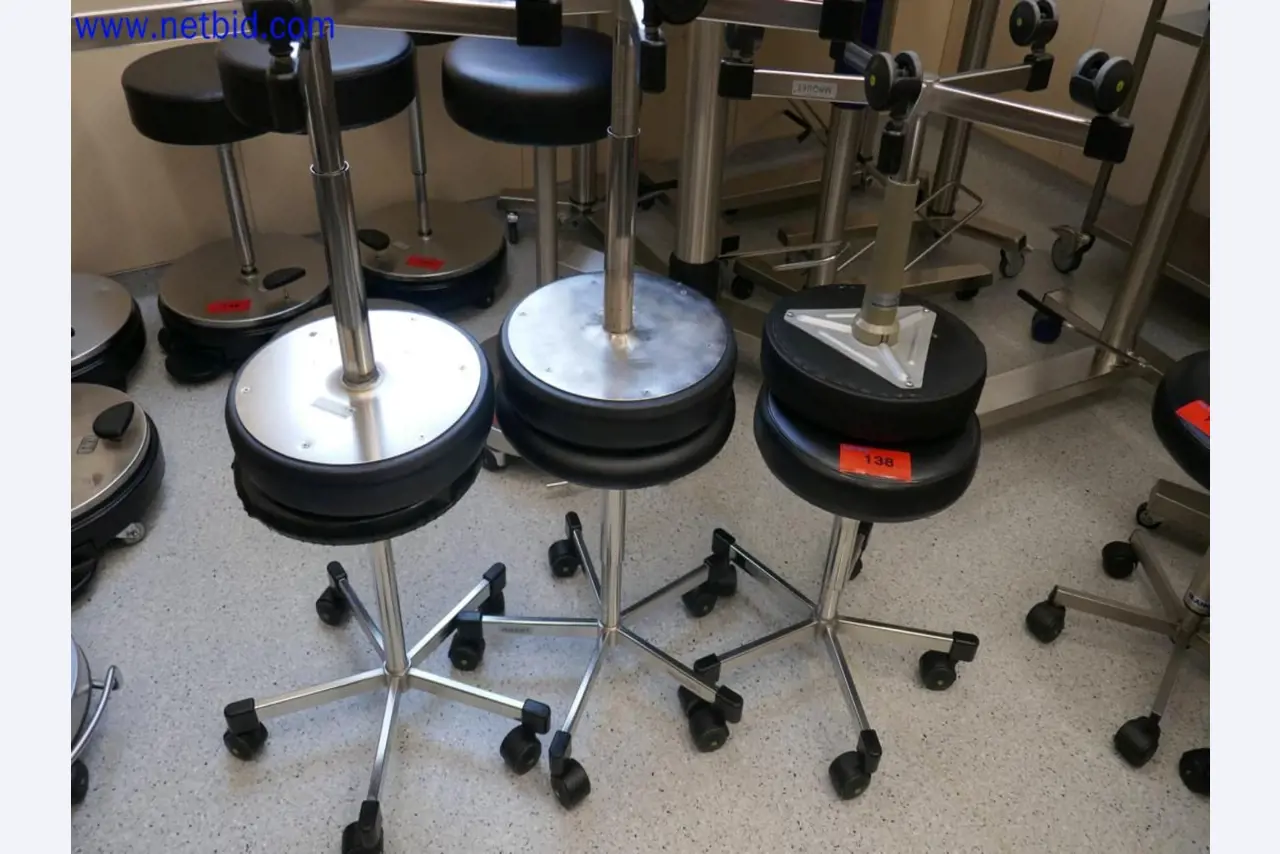 Medizinisch technische Geräte, Einrichtung und Mobiliar eines Krankenhauses-4