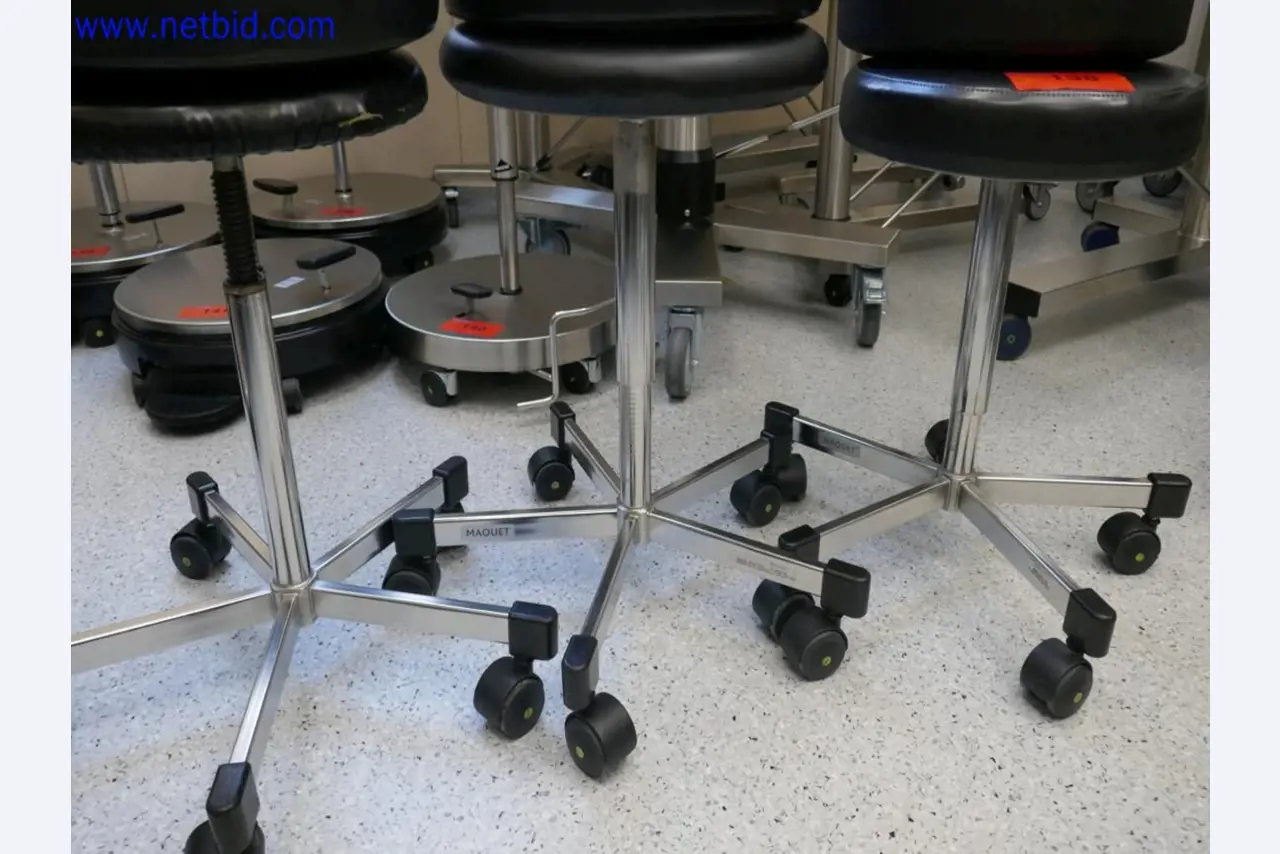 Medizinisch technische Geräte, Einrichtung und Mobiliar eines Krankenhauses-5