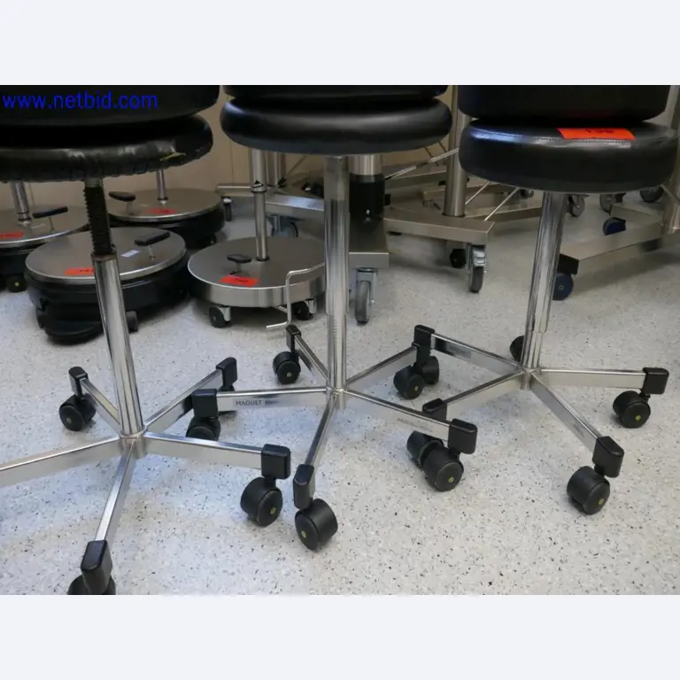 Medizinisch technische Geräte, Einrichtung und Mobiliar eines Krankenhauses-5