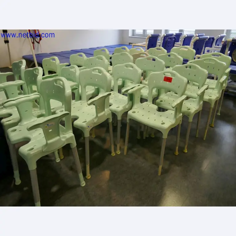 Medizinisch technische Geräte, Einrichtung und Mobiliar eines Krankenhauses-1