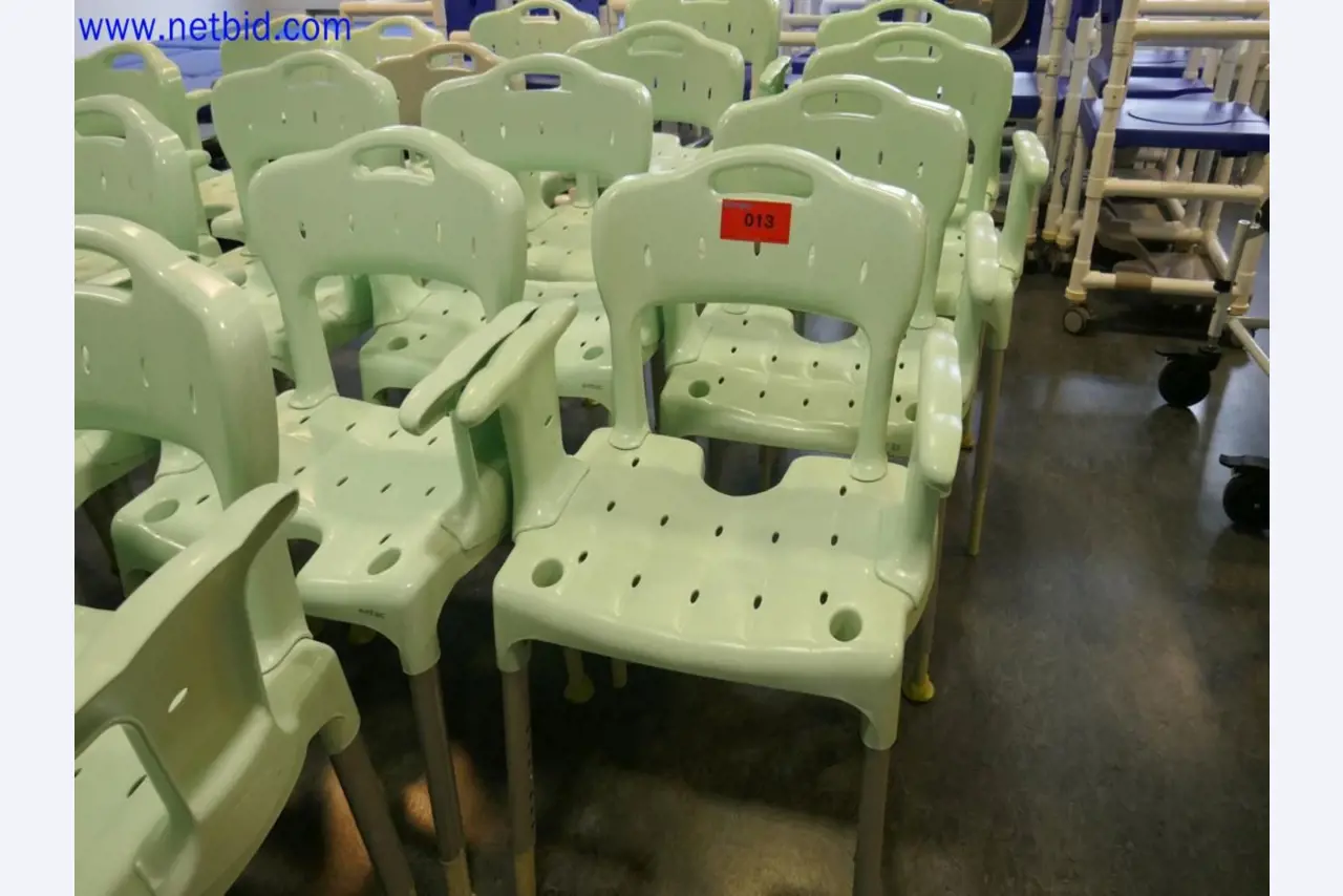 Medizinisch technische Geräte, Einrichtung und Mobiliar eines Krankenhauses-2