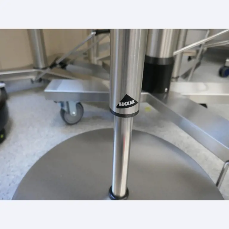 Medizinisch technische Geräte, Einrichtung und Mobiliar eines Krankenhauses-2