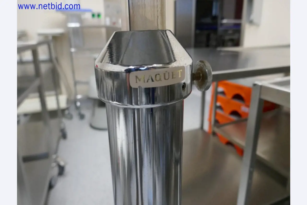 Medyczne urządzenia techniczne, wyposażenie i meble szpitalne-3