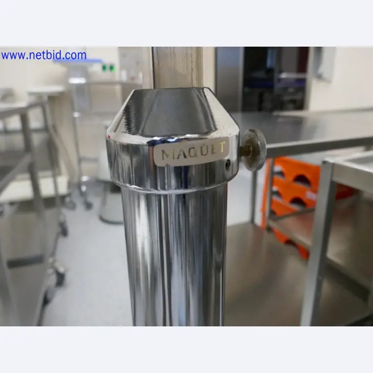 Medyczne urządzenia techniczne, wyposażenie i meble szpitalne-3