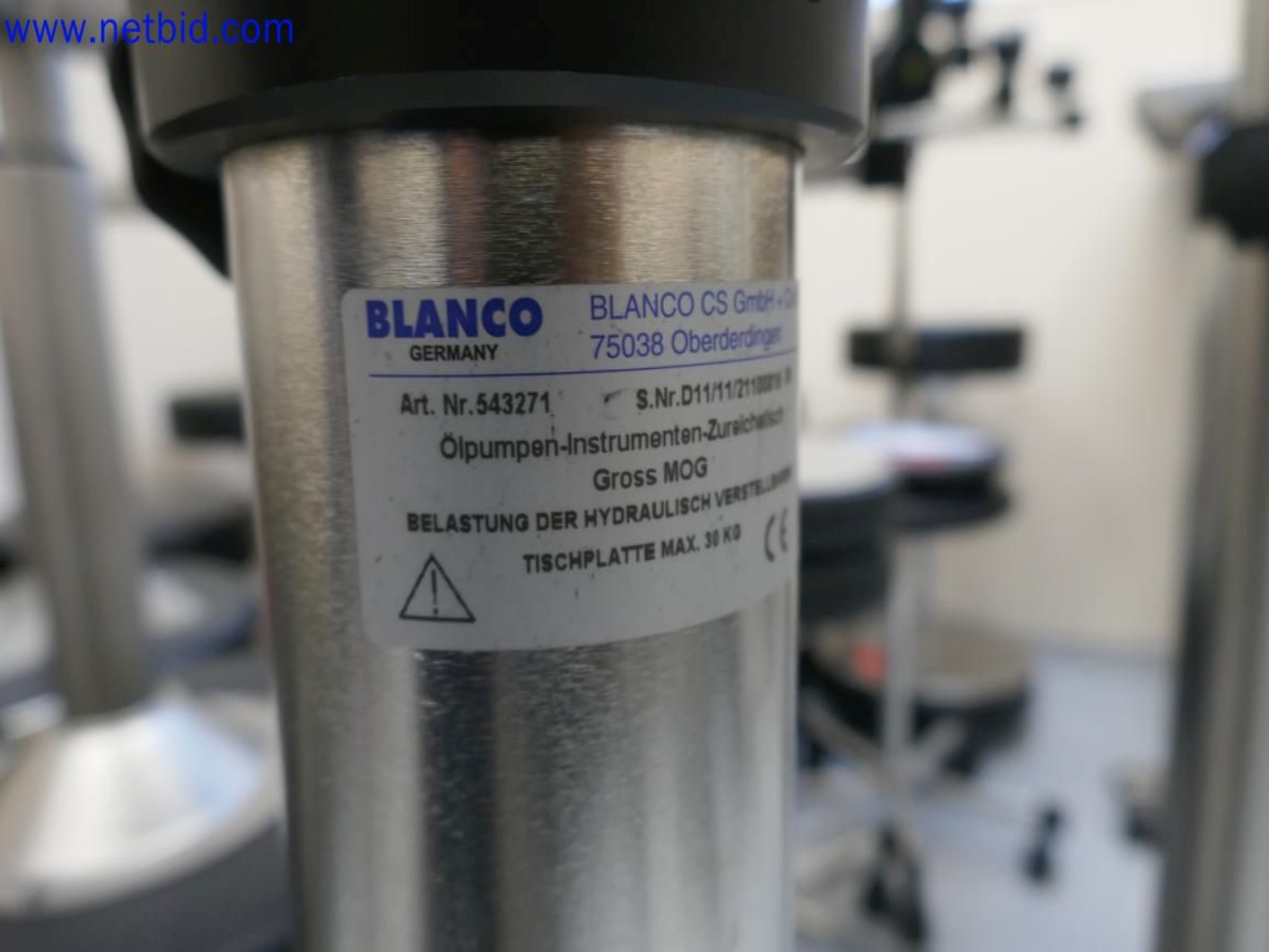 Medyczne urządzenia techniczne, wyposażenie i meble szpitalne-2