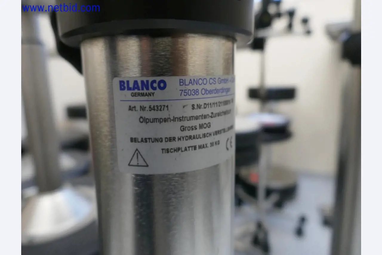 Medyczne urządzenia techniczne, wyposażenie i meble szpitalne-2