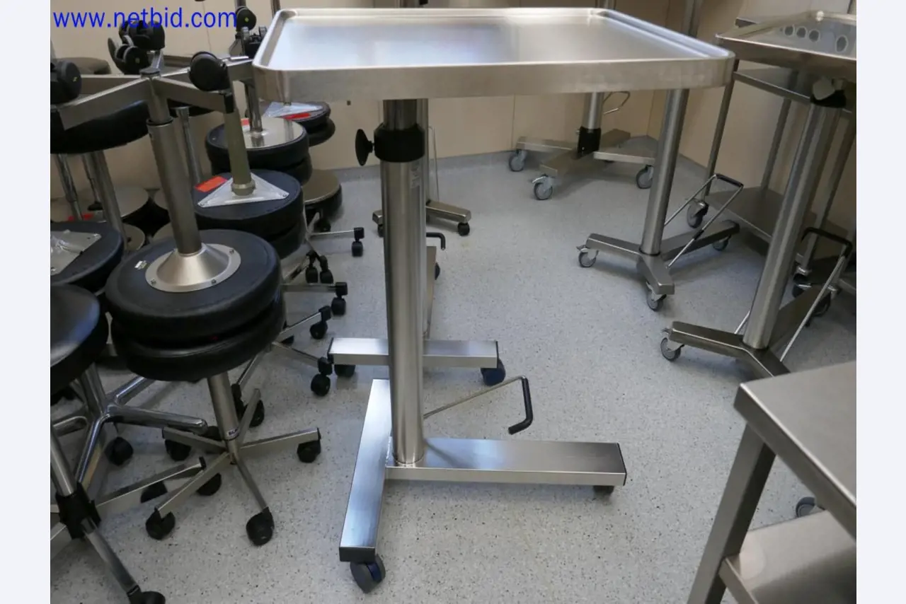 Medyczne urządzenia techniczne, wyposażenie i meble szpitalne-3