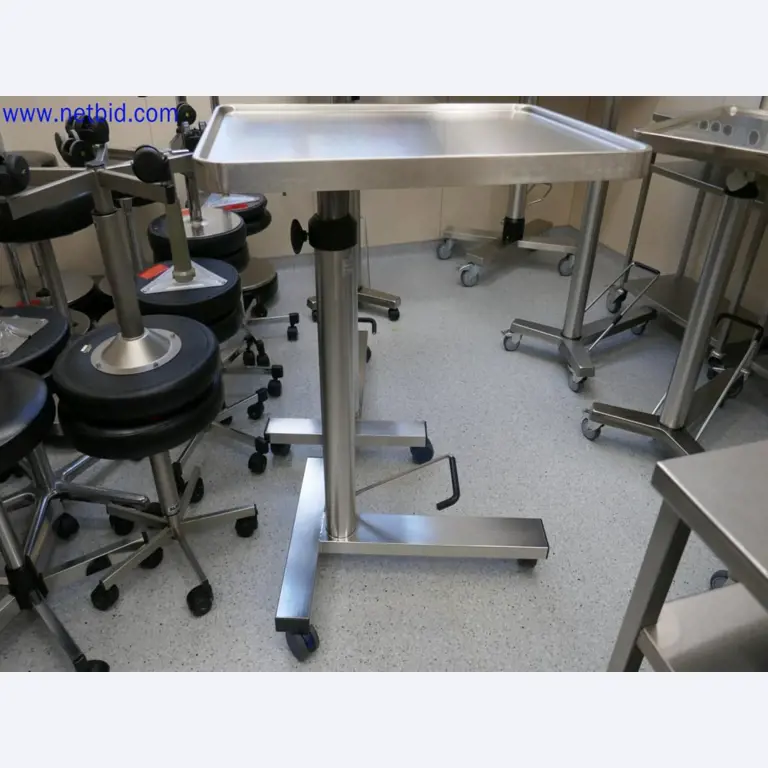 Medyczne urządzenia techniczne, wyposażenie i meble szpitalne-3