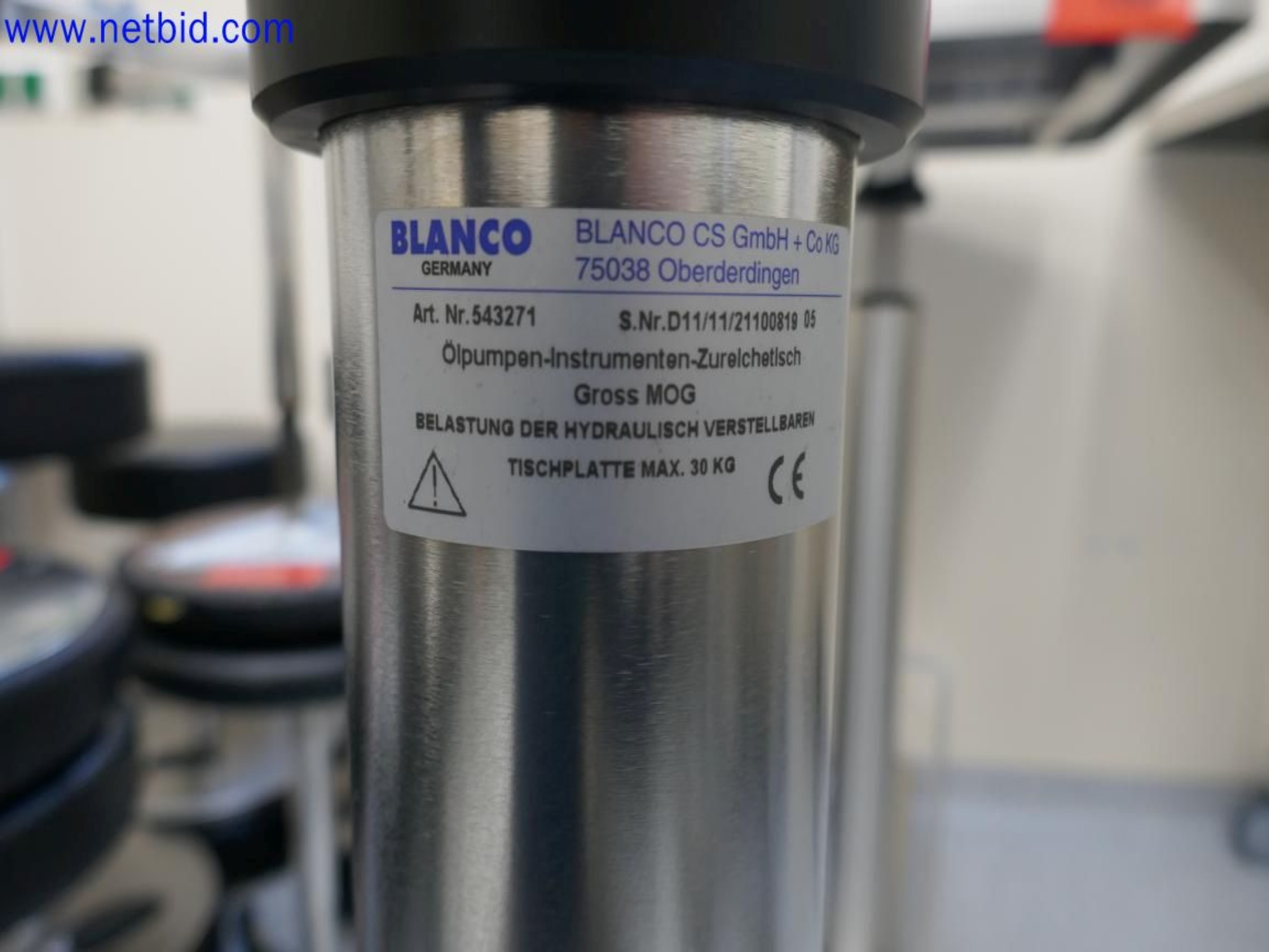 Medyczne urządzenia techniczne, wyposażenie i meble szpitalne-1