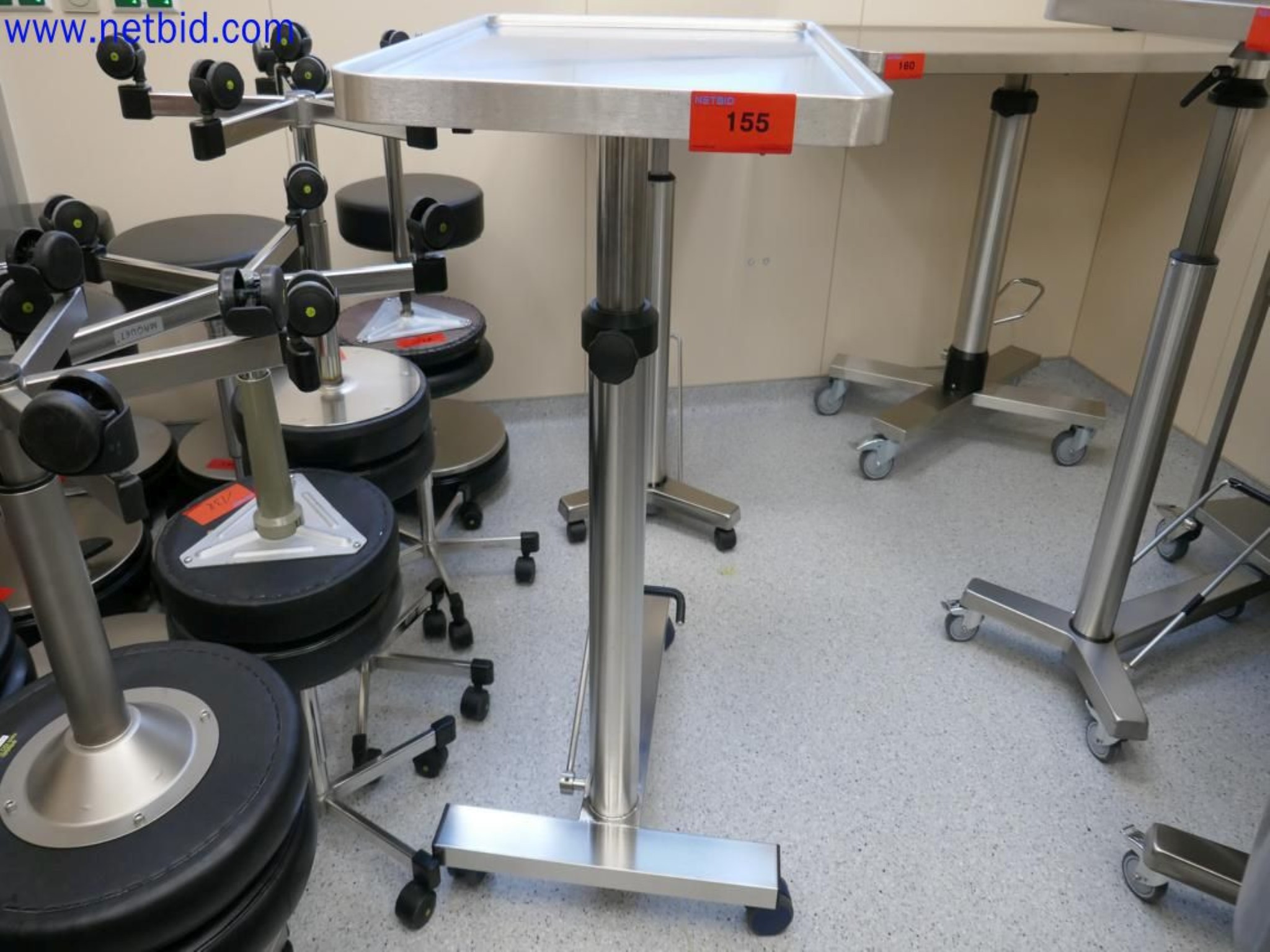 Medyczne urządzenia techniczne, wyposażenie i meble szpitalne-2