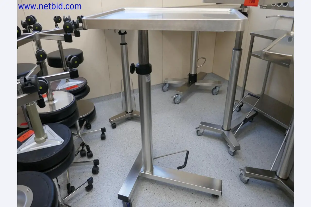 Medyczne urządzenia techniczne, wyposażenie i meble szpitalne-3