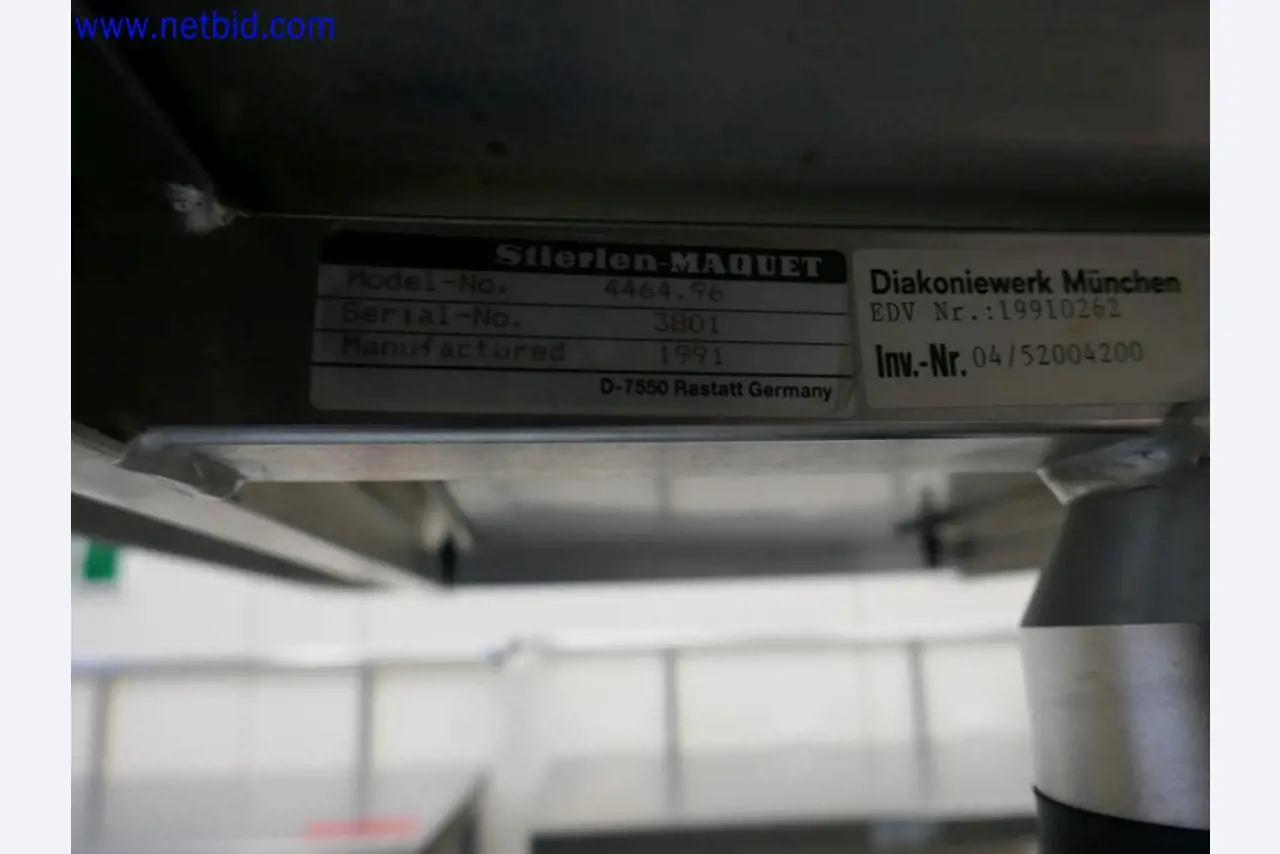 Medyczne urządzenia techniczne, wyposażenie i meble szpitalne-1