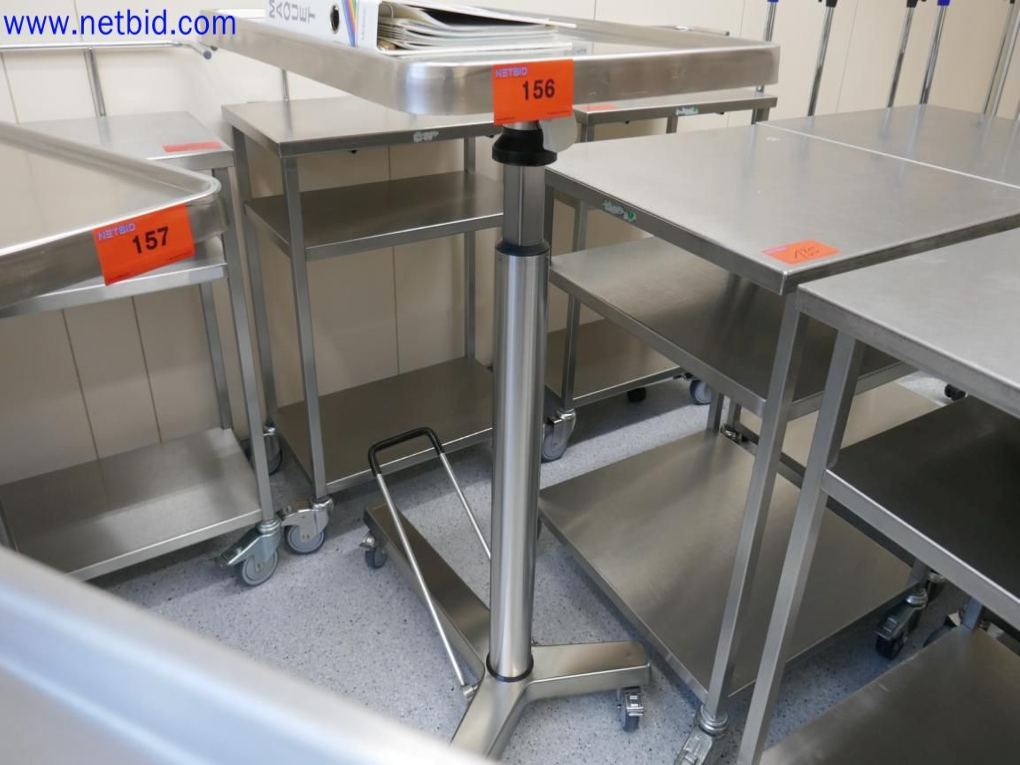 Medyczne urządzenia techniczne, wyposażenie i meble szpitalne-2