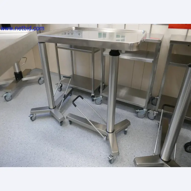 Medyczne urządzenia techniczne, wyposażenie i meble szpitalne-1