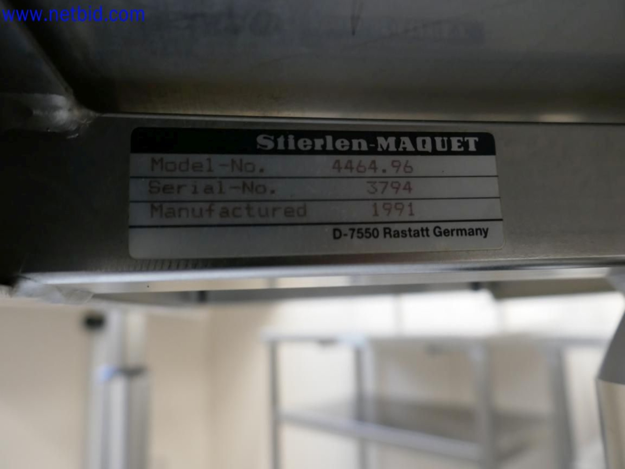 Medyczne urządzenia techniczne, wyposażenie i meble szpitalne-2