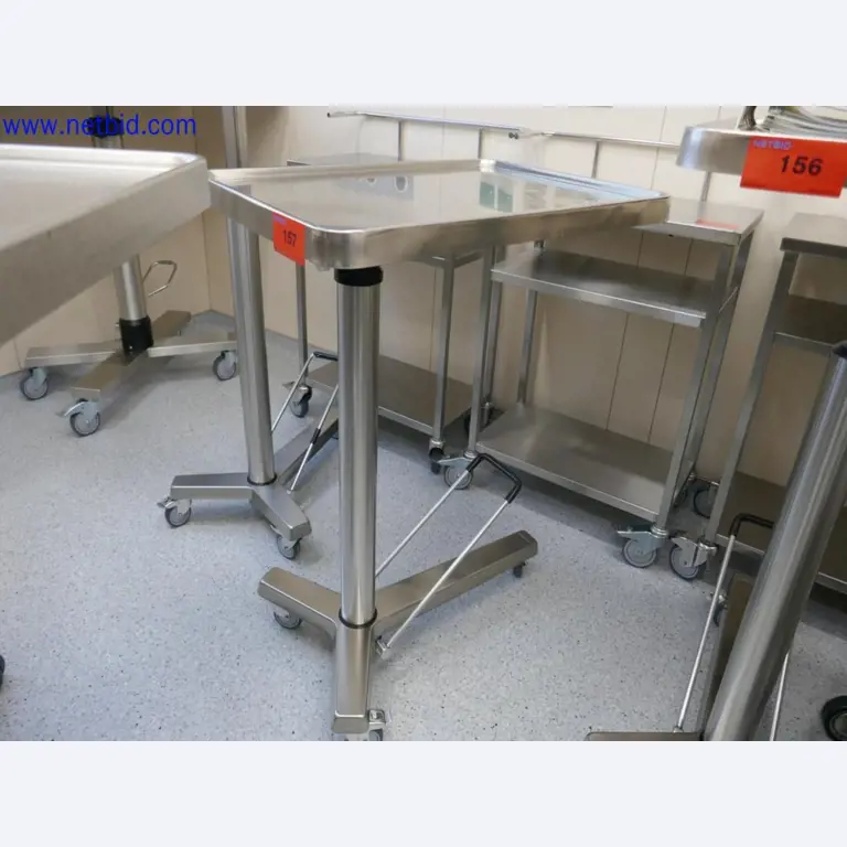 Medyczne urządzenia techniczne, wyposażenie i meble szpitalne-3