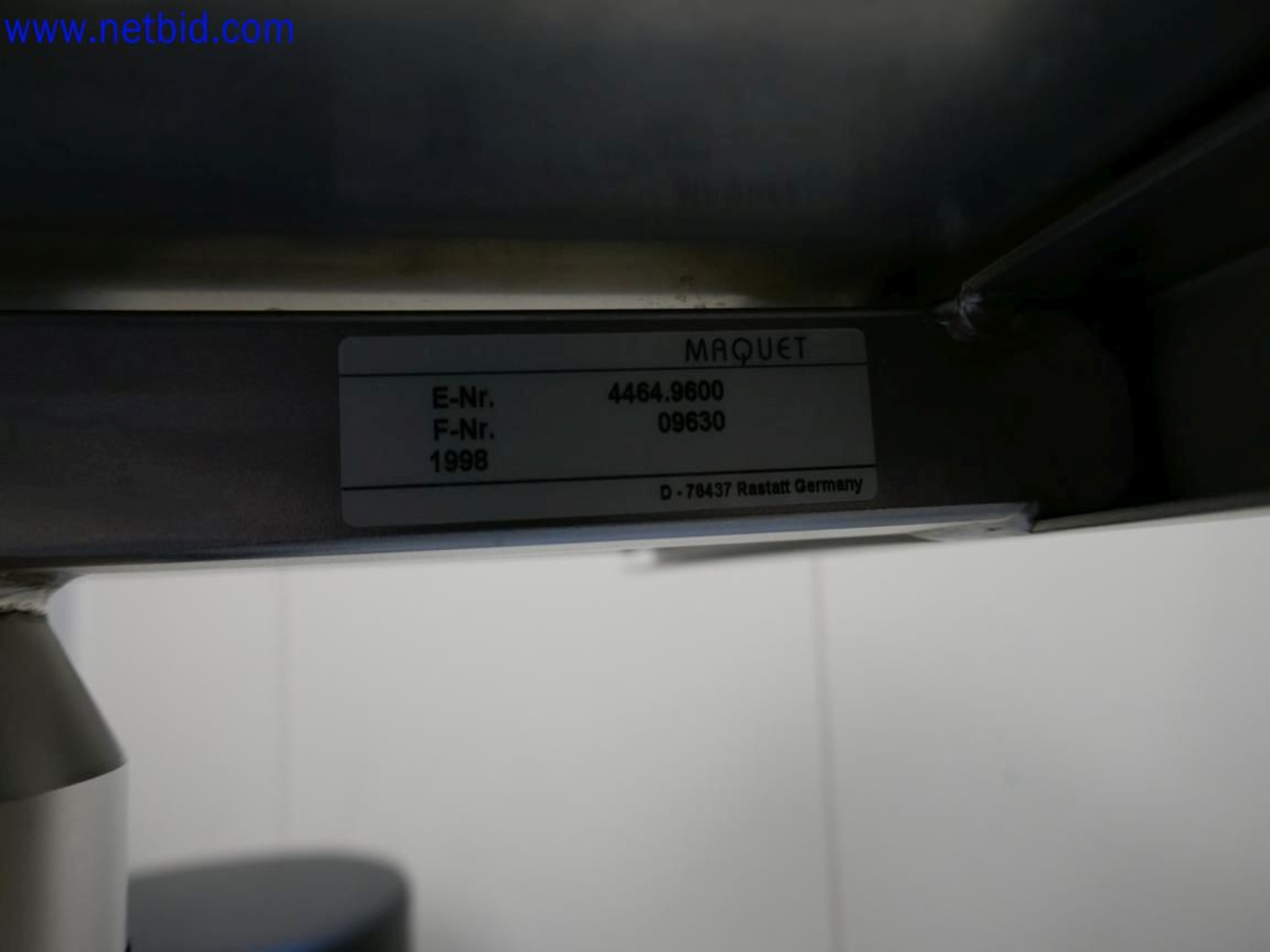 Medyczne urządzenia techniczne, wyposażenie i meble szpitalne-3