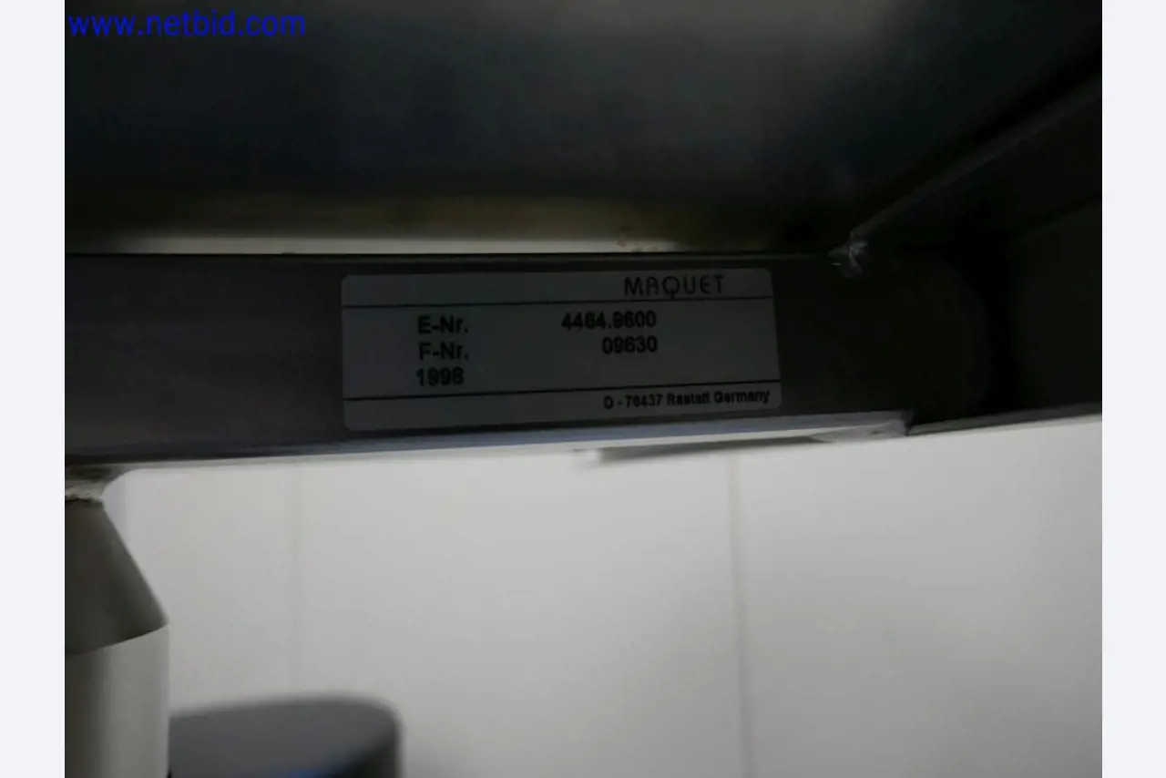 Medyczne urządzenia techniczne, wyposażenie i meble szpitalne-3