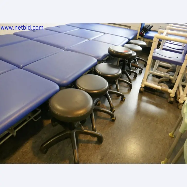 Medizinisch technische Geräte, Einrichtung und Mobiliar eines Krankenhauses-1