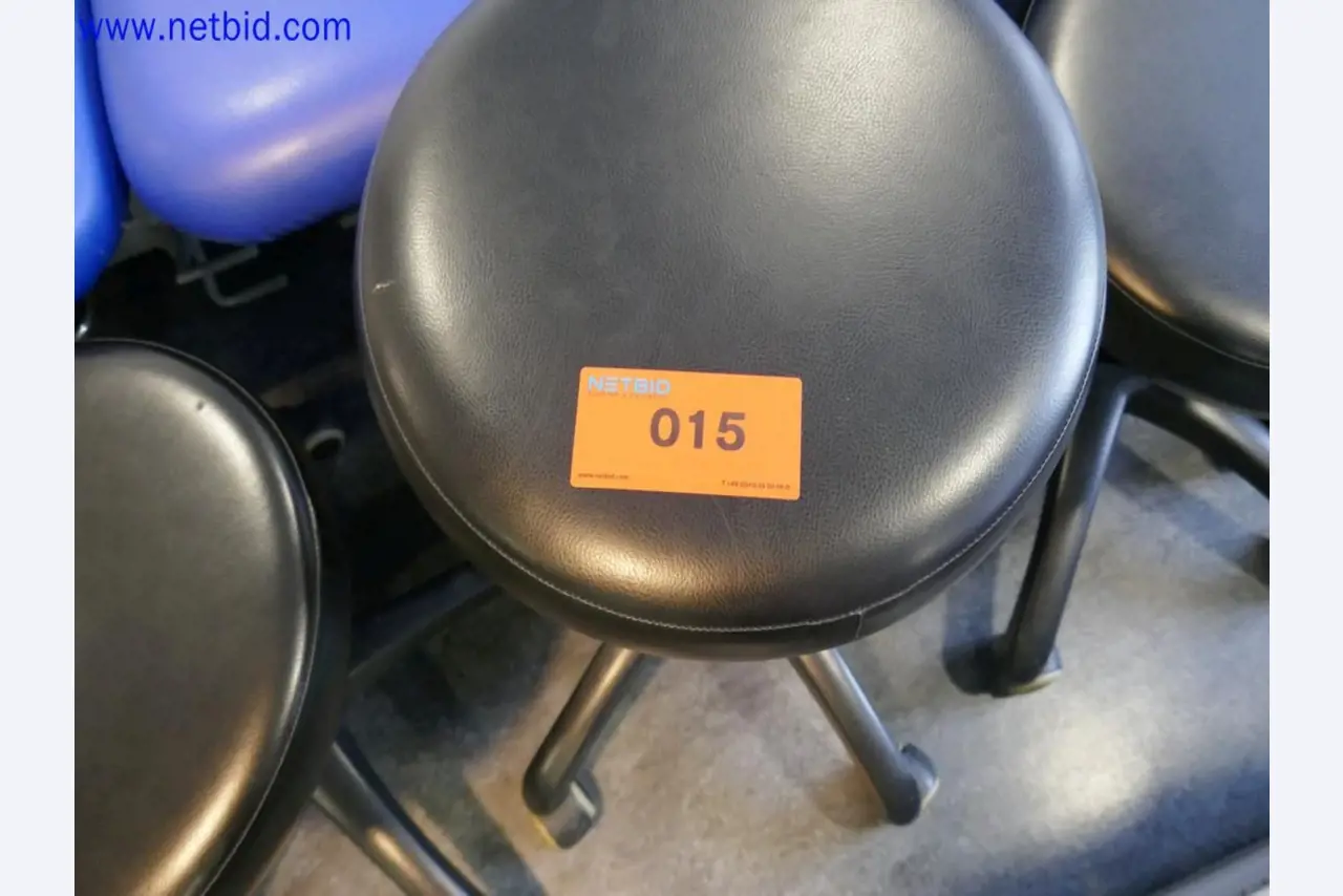 Medizinisch technische Geräte, Einrichtung und Mobiliar eines Krankenhauses-3