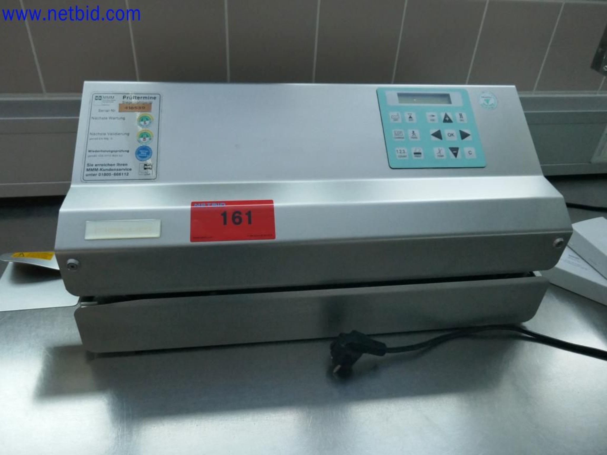 Medyczne urządzenia techniczne, wyposażenie i meble szpitalne-1